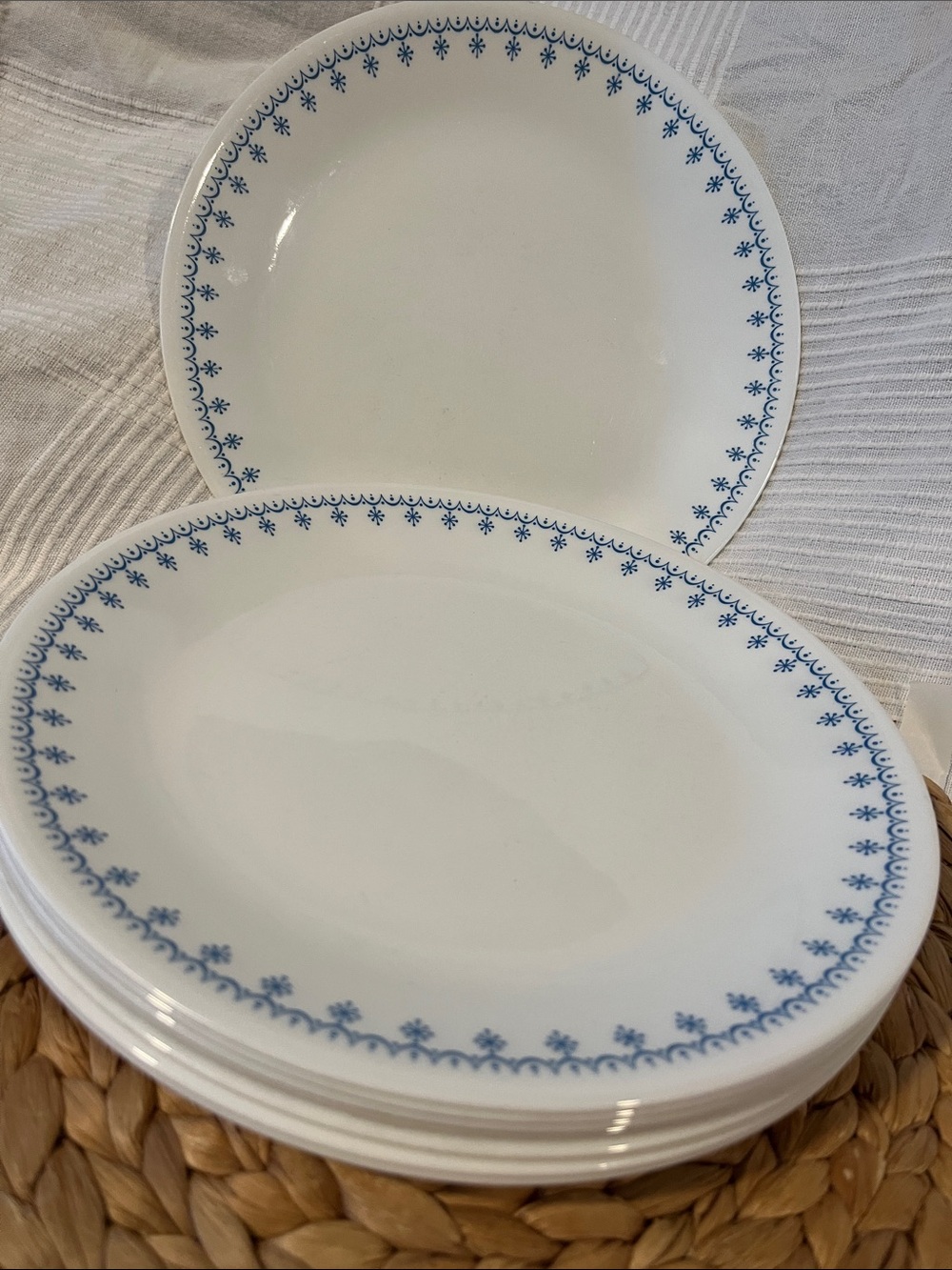 8 pc Corelle Blue Snowflake Plate Set 10.25"